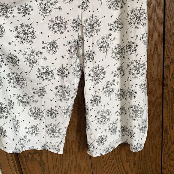 Ribbon Grey size small Black and white floral romper - Picture 7 of 9